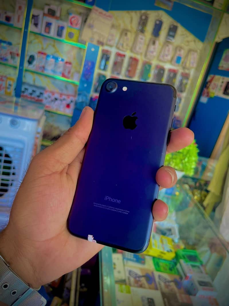 Apple iPhone 7 1