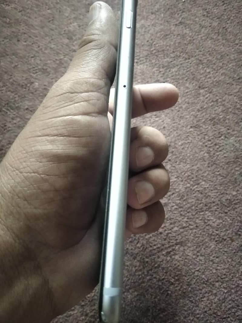Apple iPhone 6 Plus 3