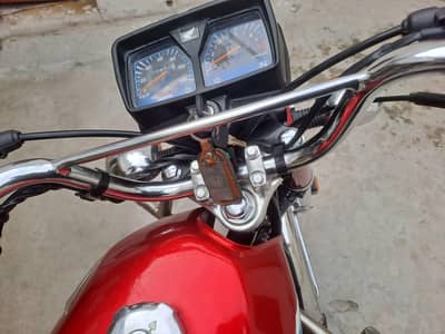 Honda CG125 red