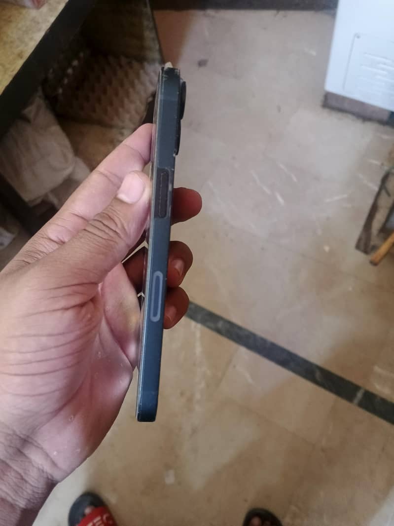 Apple iPhone 13 2