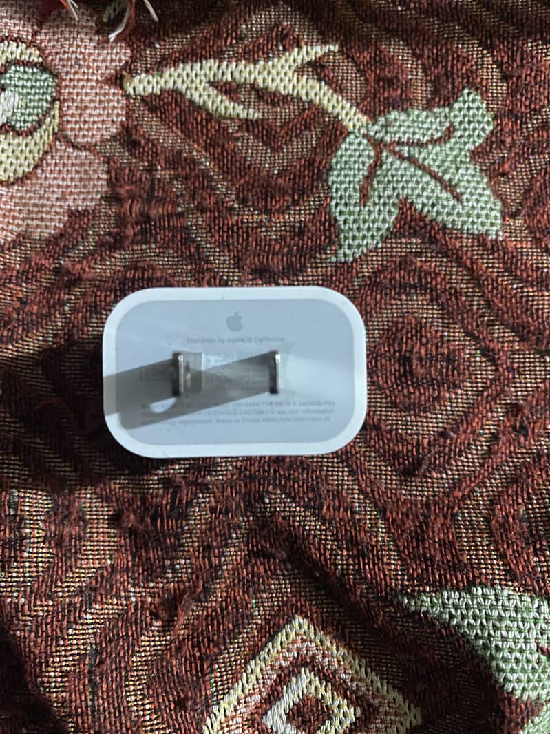 iPhone adapter 0