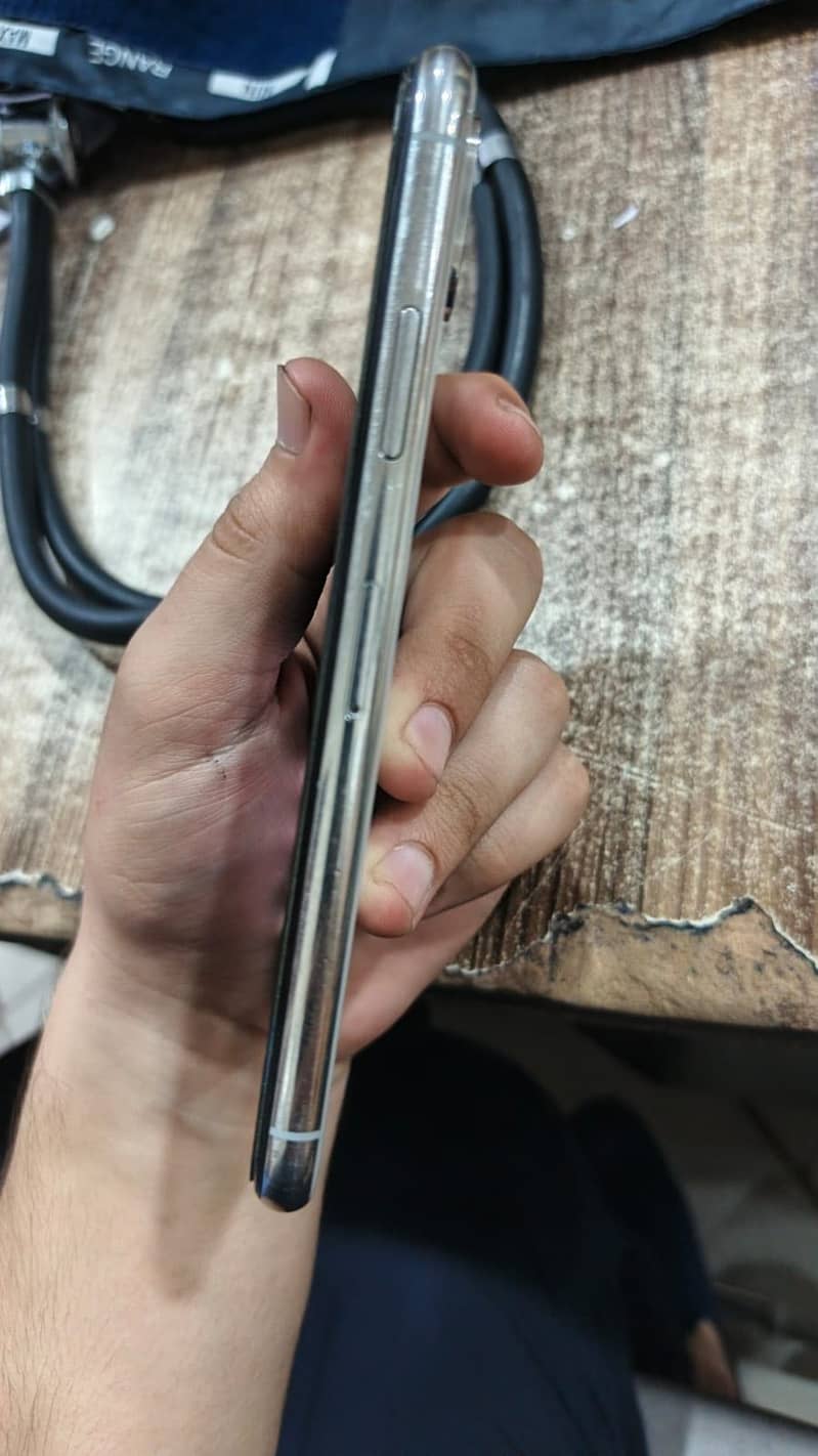 Apple iPhone X 5