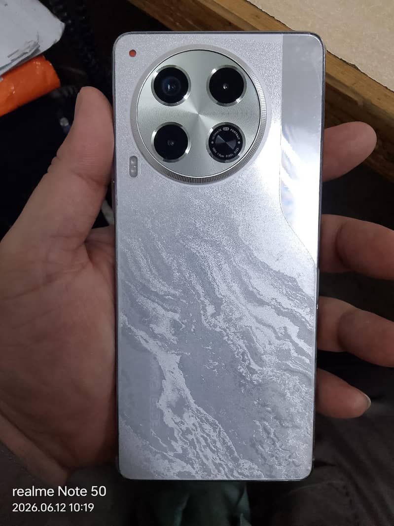 Tecno CAMON 30 0