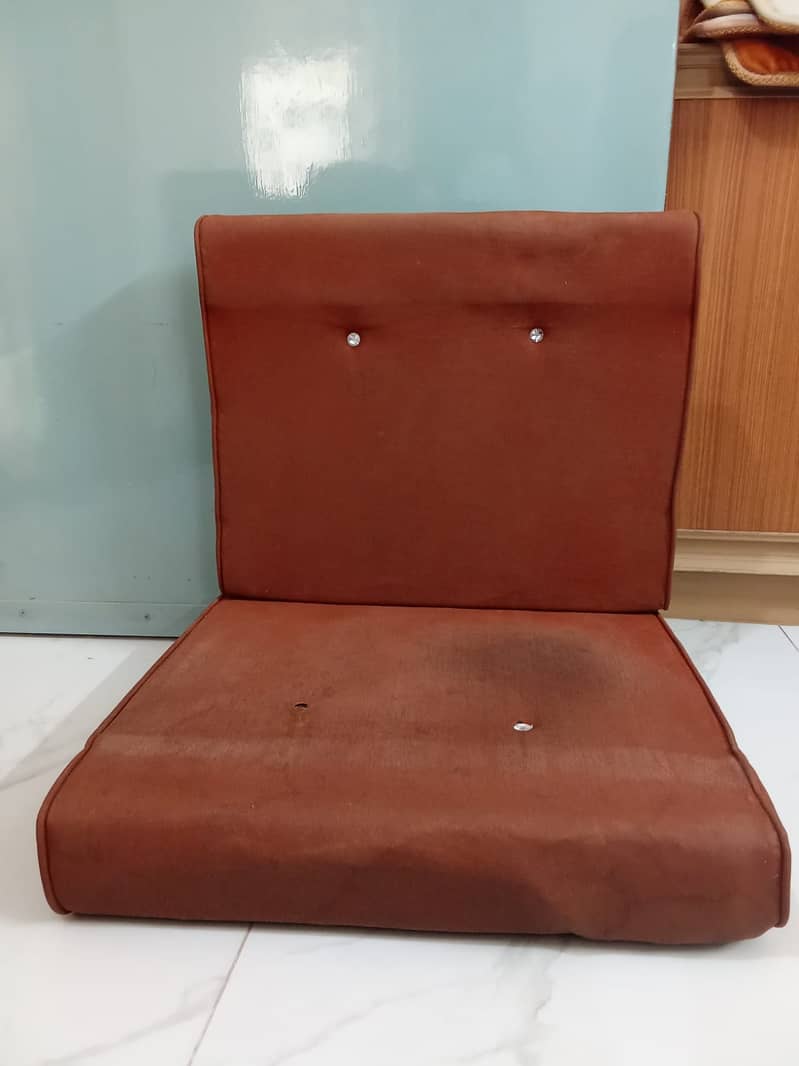 Sofa Seats 1