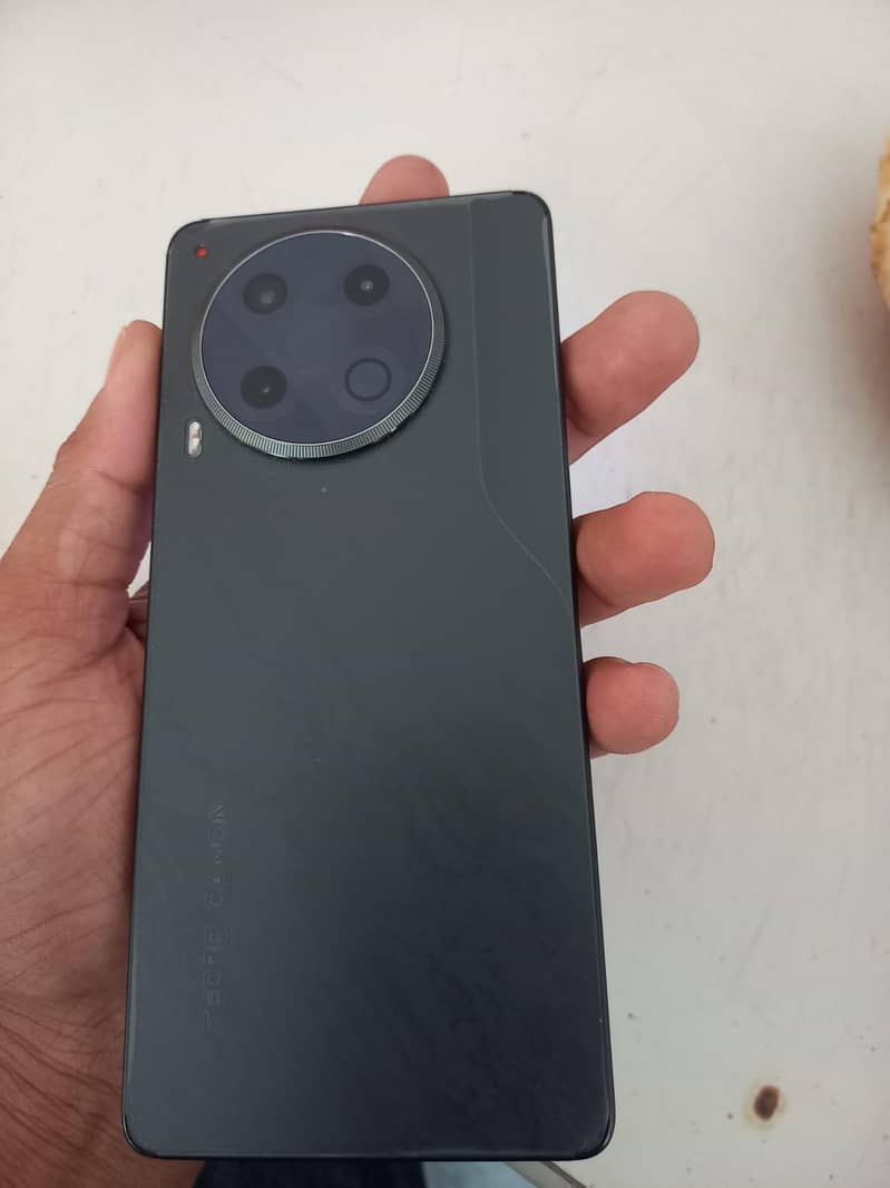 Tecno CAMON 30  12 ram 256 memory 3