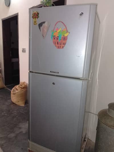 fridge/ refrigerator