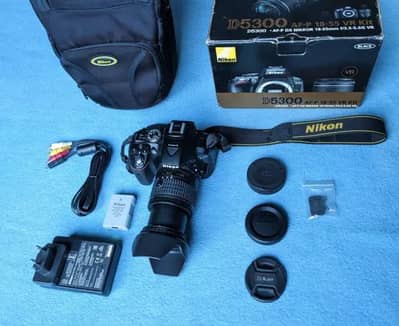 NIKON D5300 lush condition with ORIGINAL box and accessories