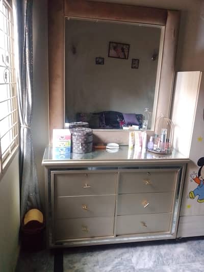Dressing table