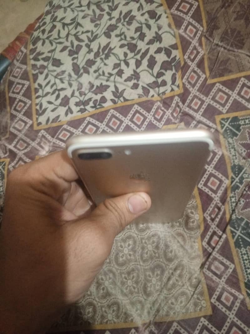 Apple iPhone 7 Plus 2