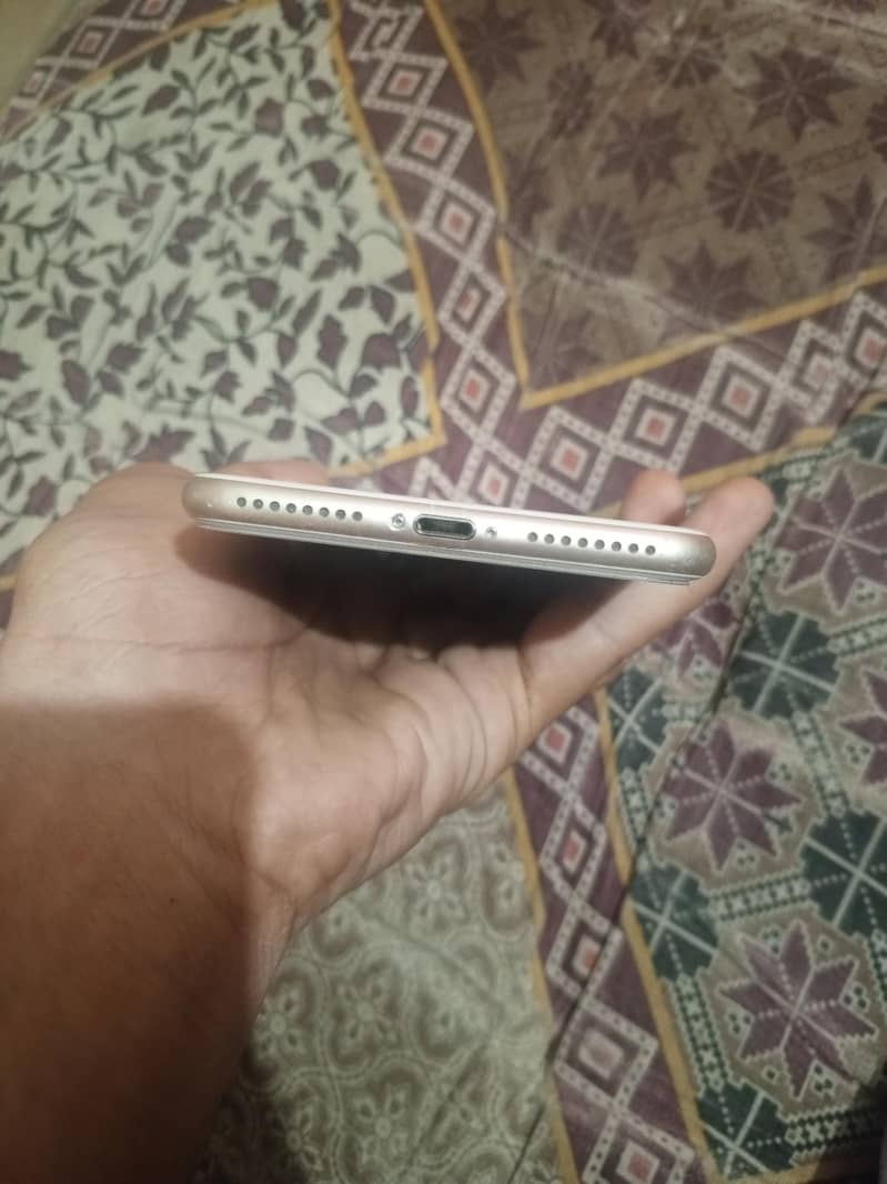 Apple iPhone 7 Plus 4