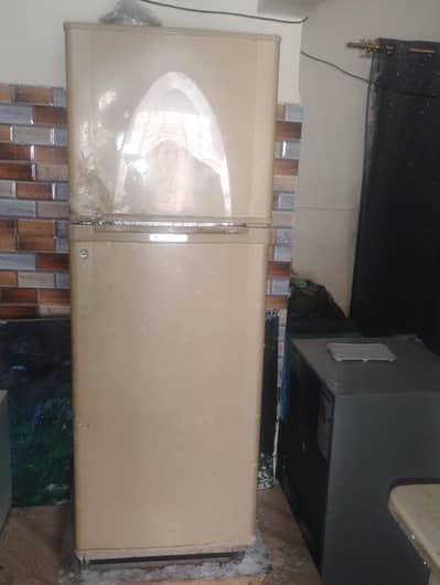 dowlance medium size fridge hai cooling perfect hai koi masla ni hai