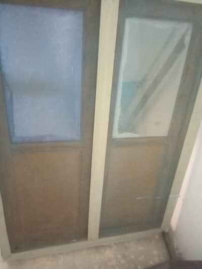 Window for sale 2 door wali