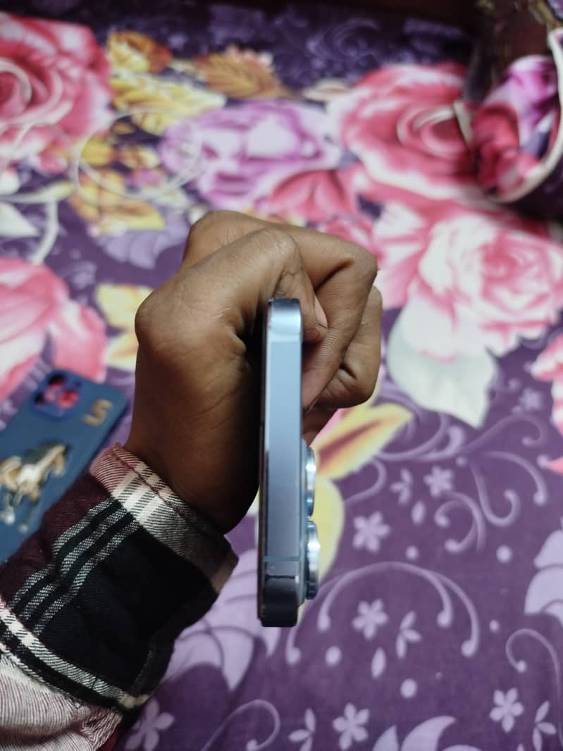 Apple iPhone 13 Pro 2