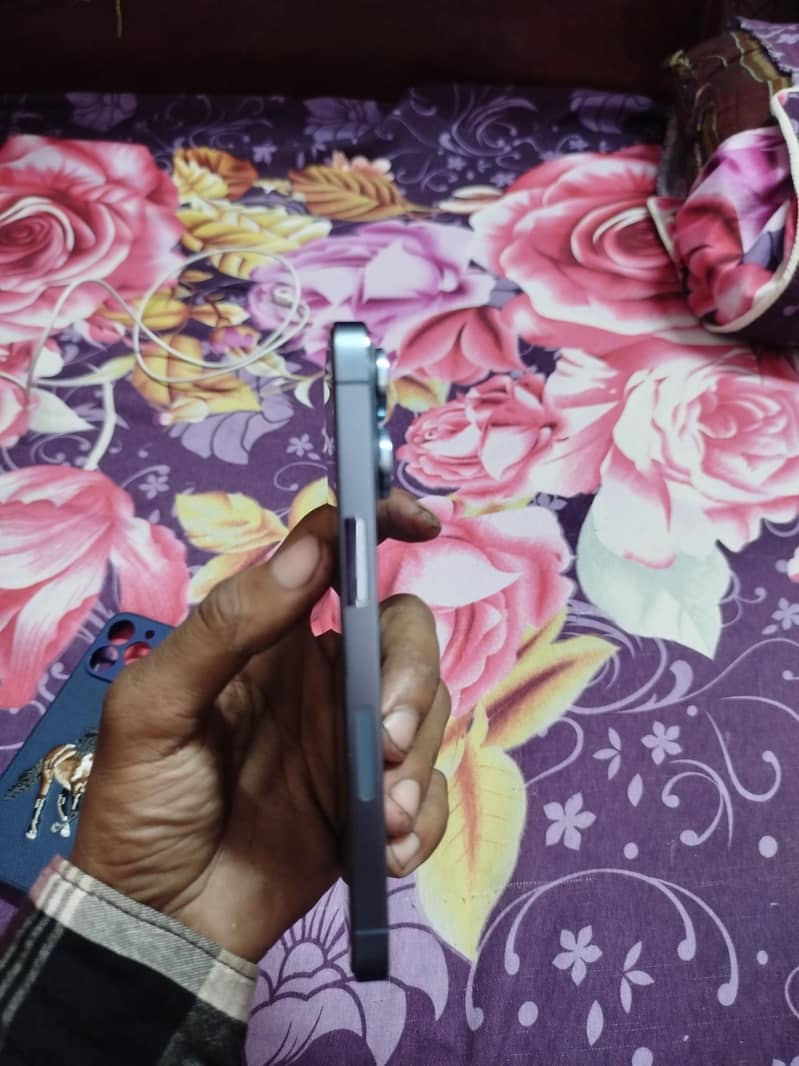 Apple iPhone 13 Pro 4