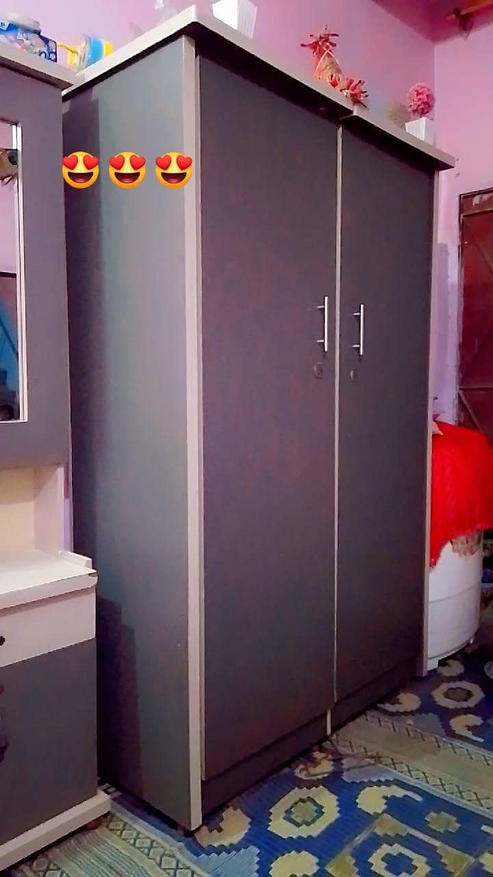 almari 1