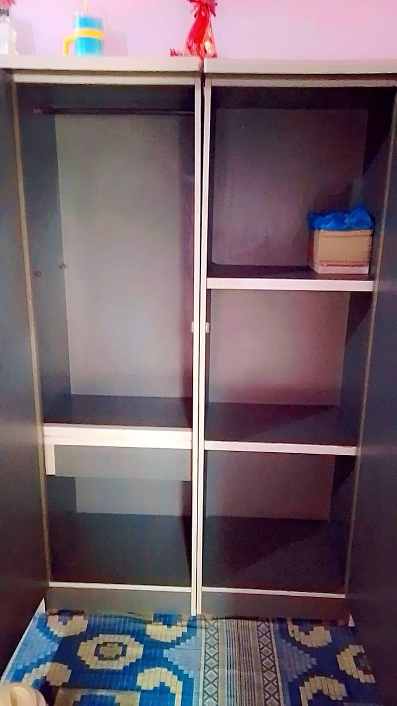 almari 4