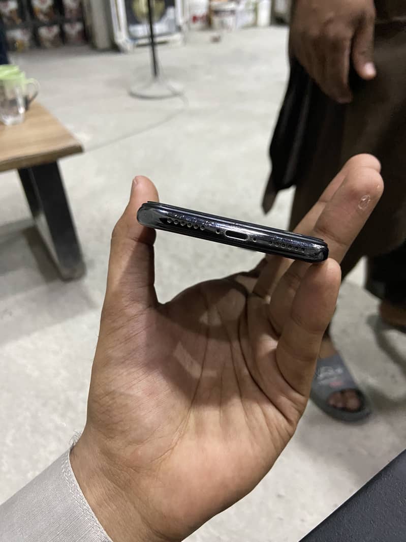 Apple iPhone X 3