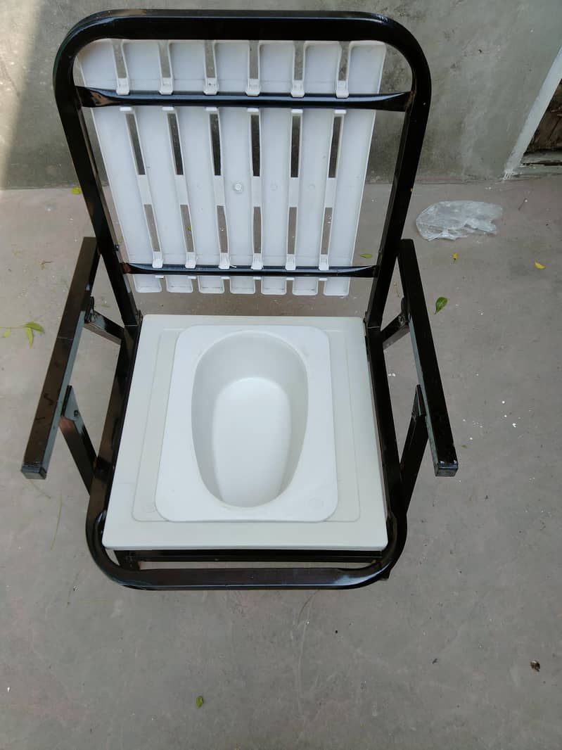 Comode Chair 1