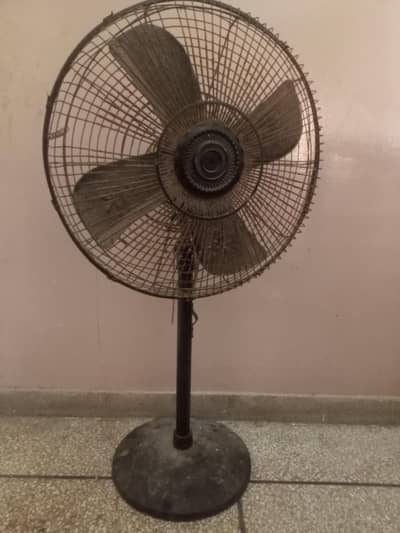 Pedestal Fan For Urgent Sale