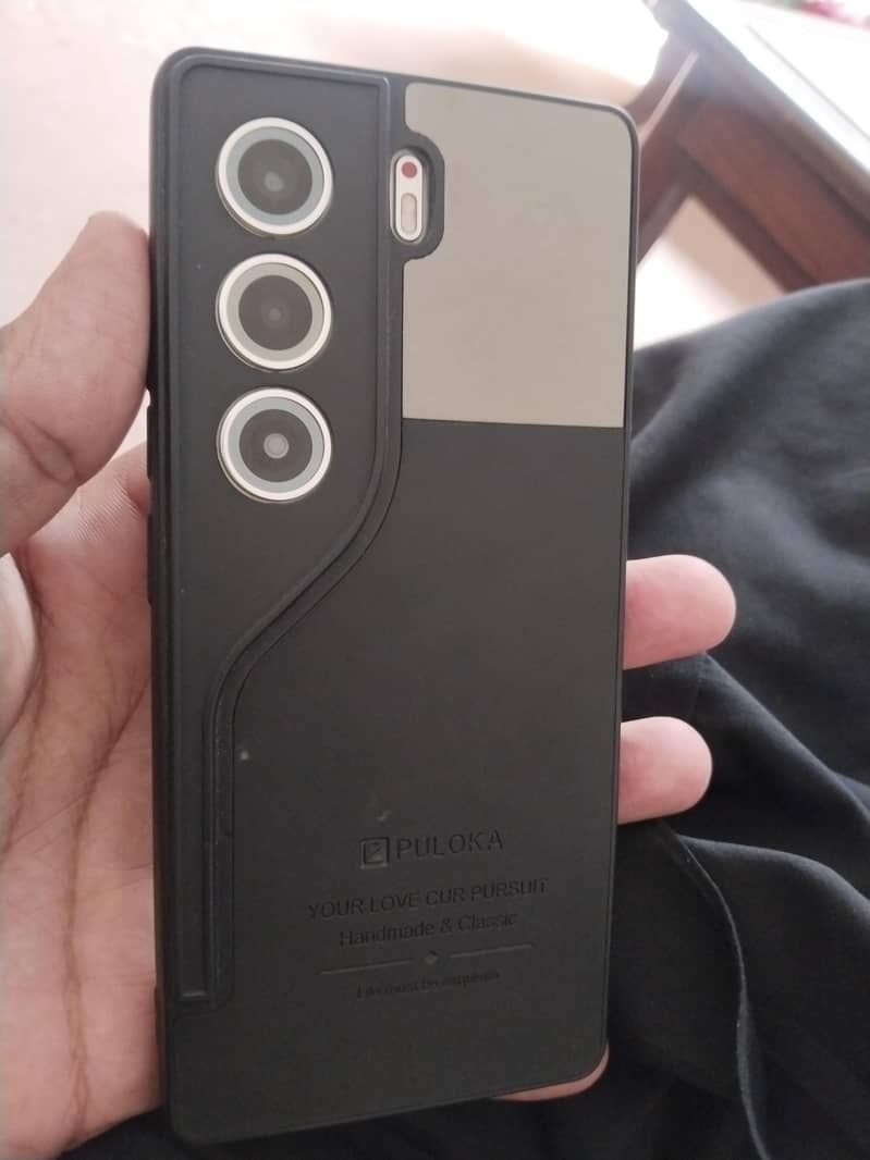 Tecno CAMON 40 Pro 0