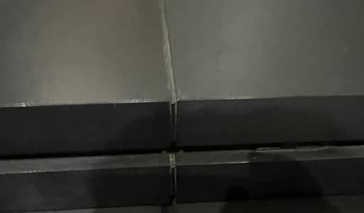 Ps4 Fat model with 2 games and 1 controller