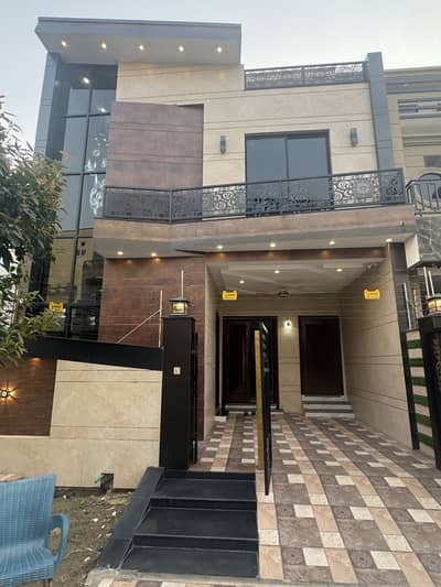 Beautiful House For Sale In Central Park Housing Society Lahore