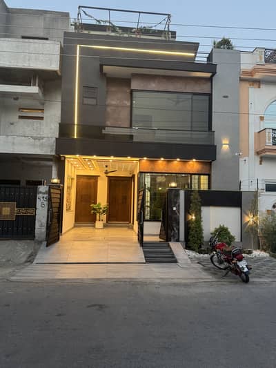 5 Marla Beautiful Ultra Modern House For In Central Park Housing Society Lahore