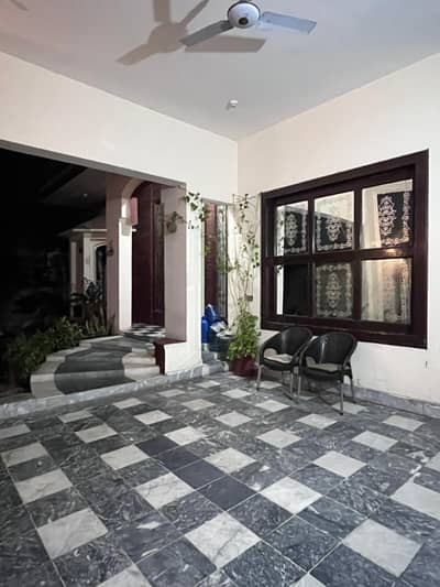 MadinaTown y block main Green belt road 20 Marla house for comersial school acadmi office for rent 03018660465