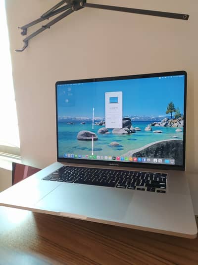 MacBook Pro 2019 16 inch 1TB i9 10/10