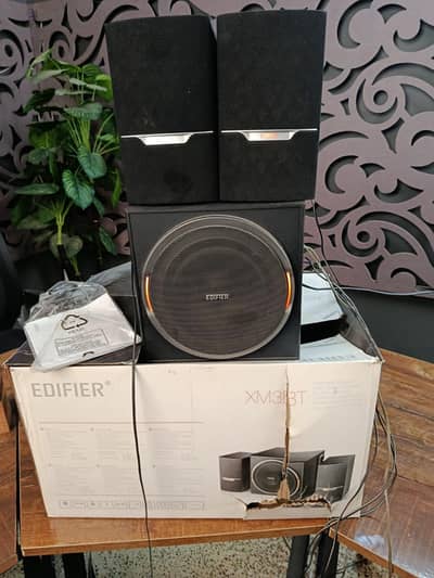 edifier speakers in excellent condition