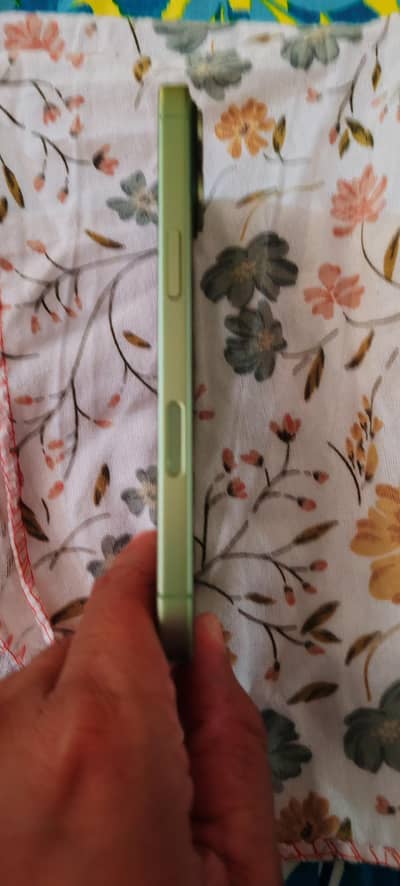 Apple iPhone 17 only box open