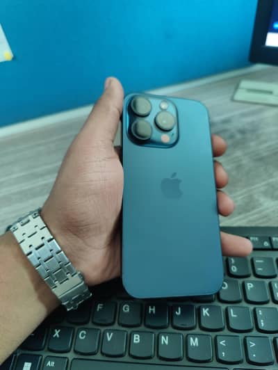 Apple iPhone 15 Pro (256gb Factory unlocke)