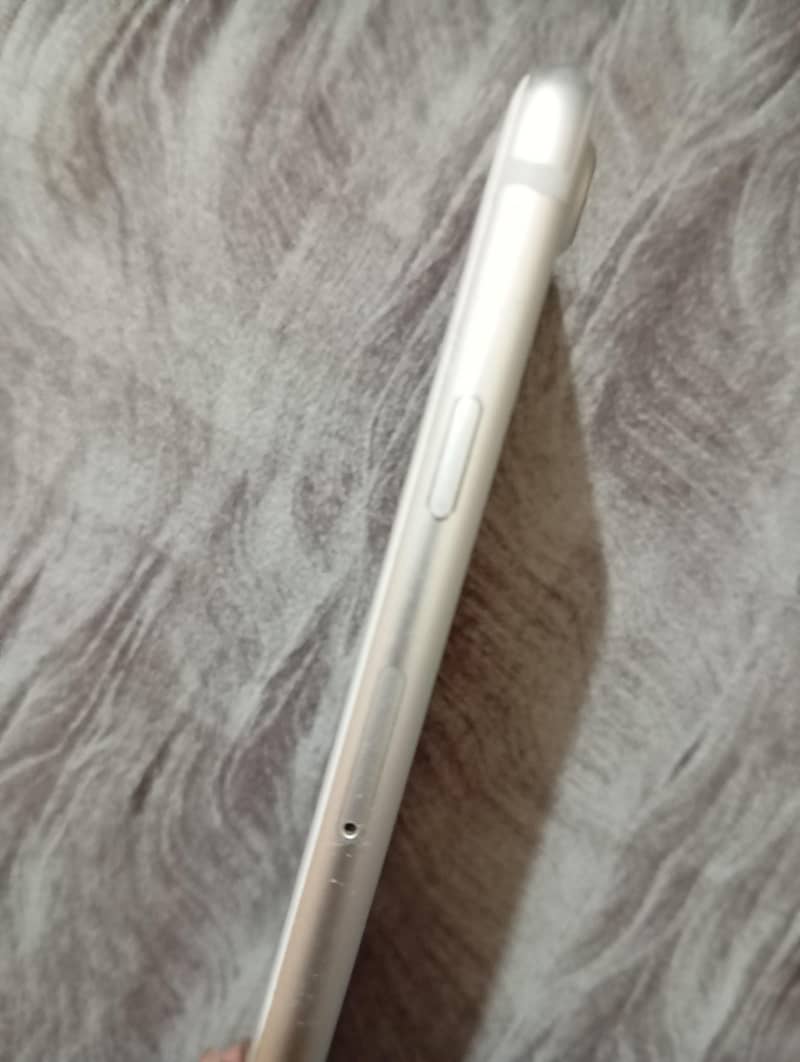 Apple iPhone 7 3
