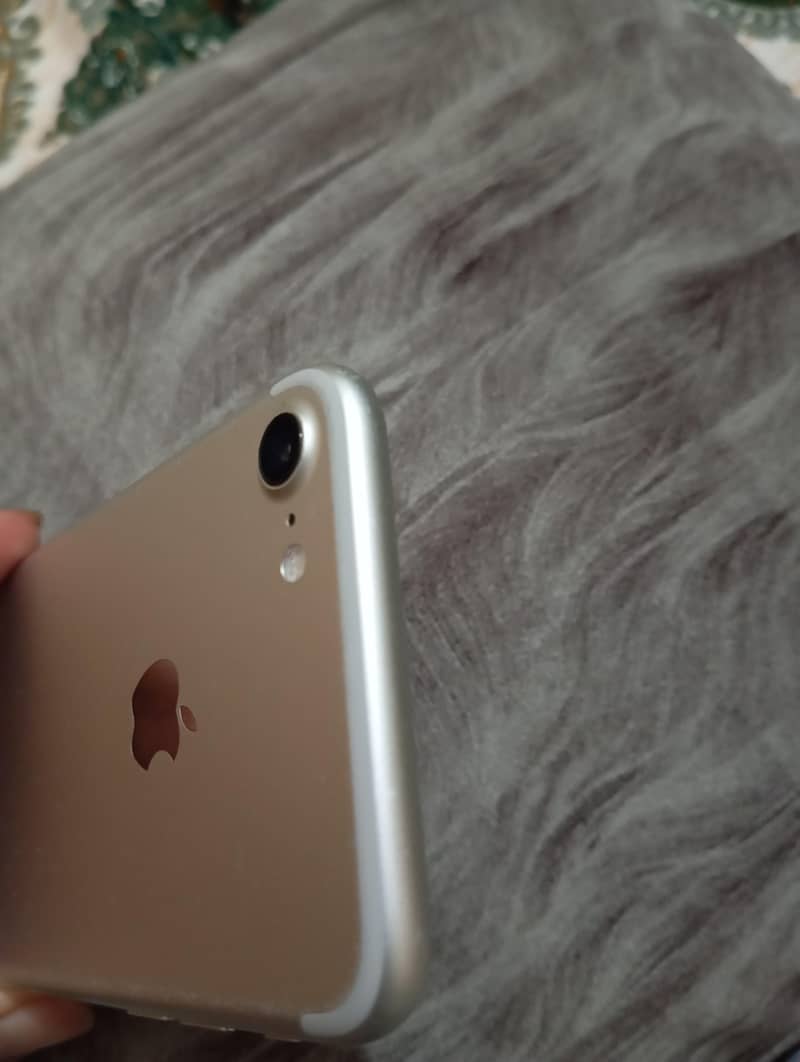 Apple iPhone 7 4