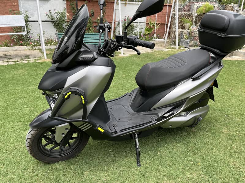 Revoo E52 4