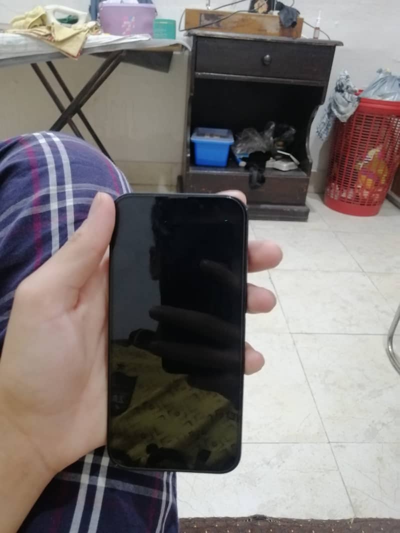Apple iPhone 13 7