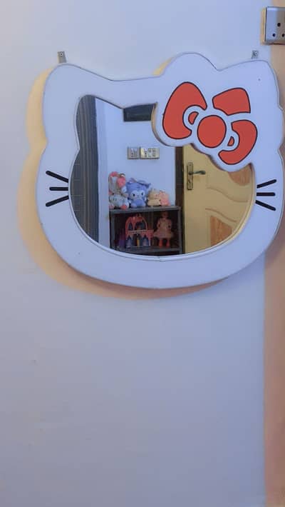 Hello Kitty, bed with sid tabel  with mirror, beautiful pink color