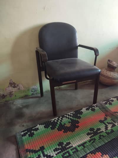 bank ki achi quality ki chair hai