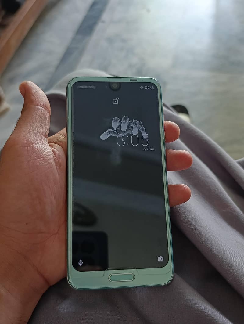 Sharp Aquos R2 1