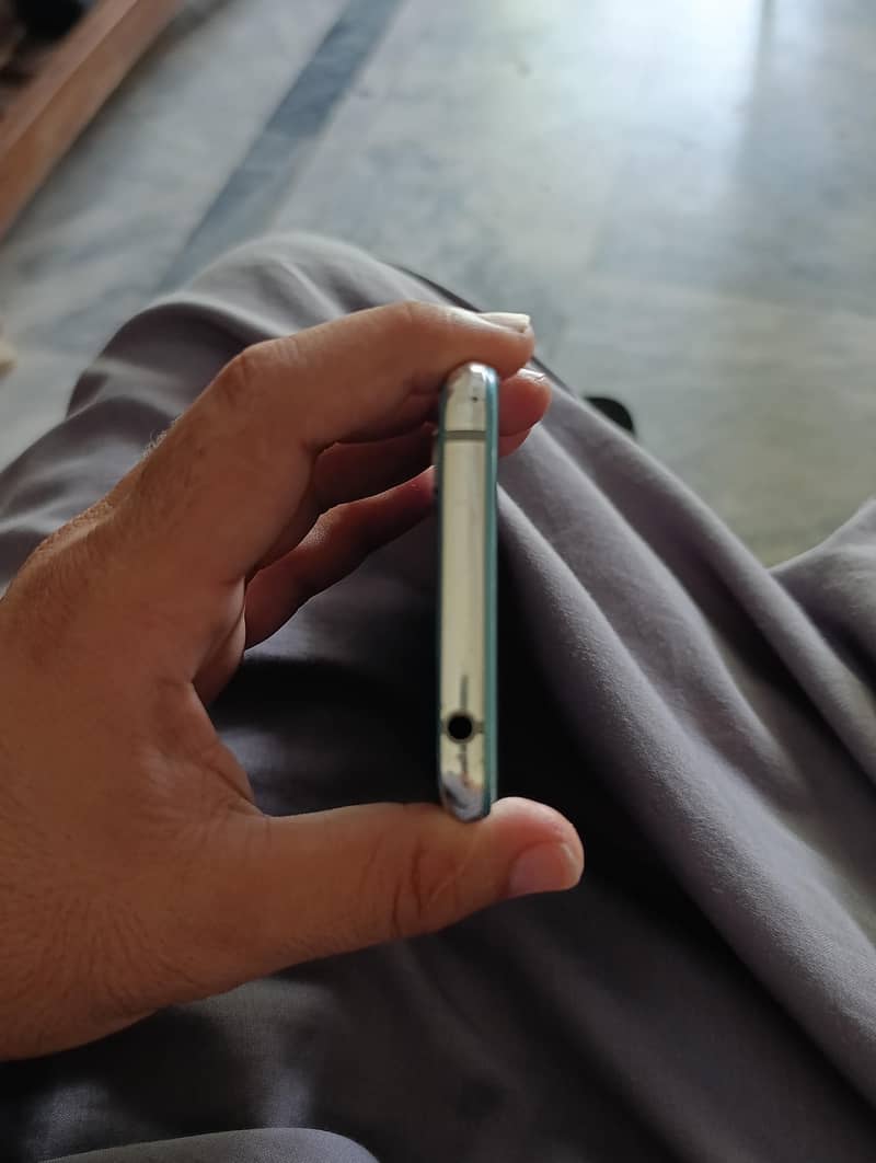 Sharp Aquos R2 2