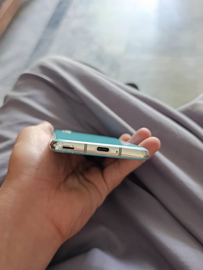 Sharp Aquos R2 3