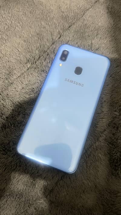 Samsung Mobile A30  10 by 10 4 64 battery time good