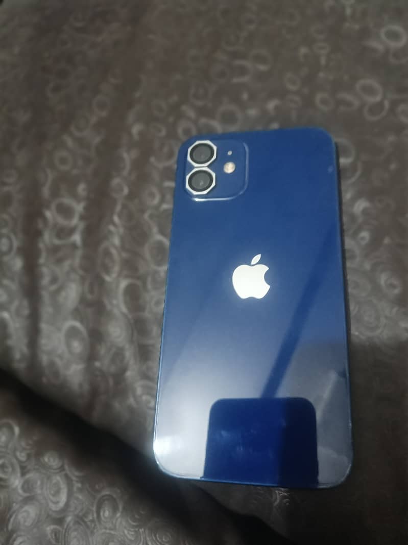Apple iPhone 12 4