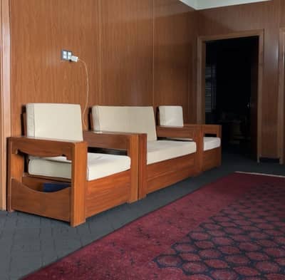 10 seater wooden sofa set in very good condition