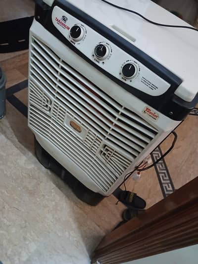 12+220 volt AC and DC cooler like new