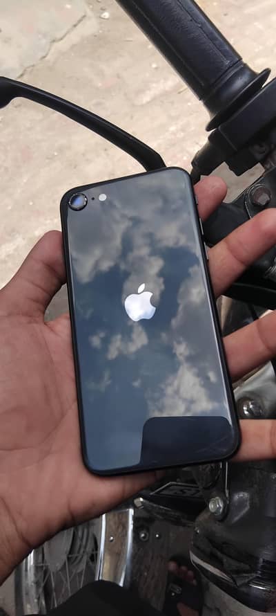 Apple iPhone SE