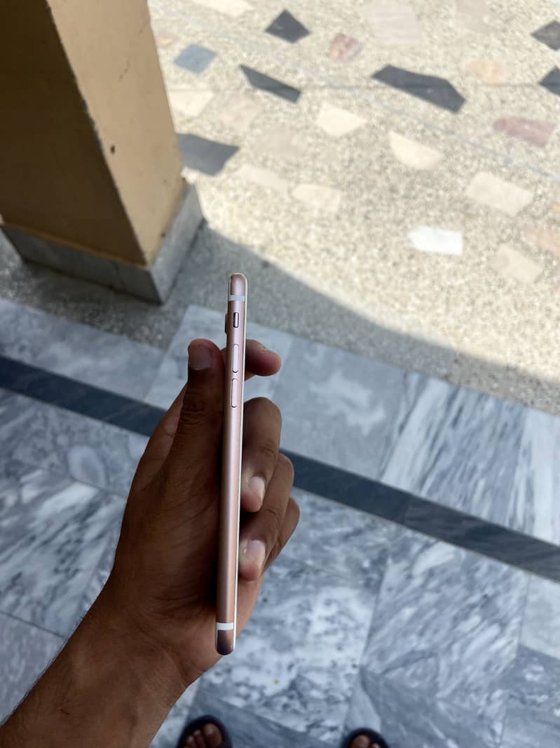 Apple iPhone 7 1