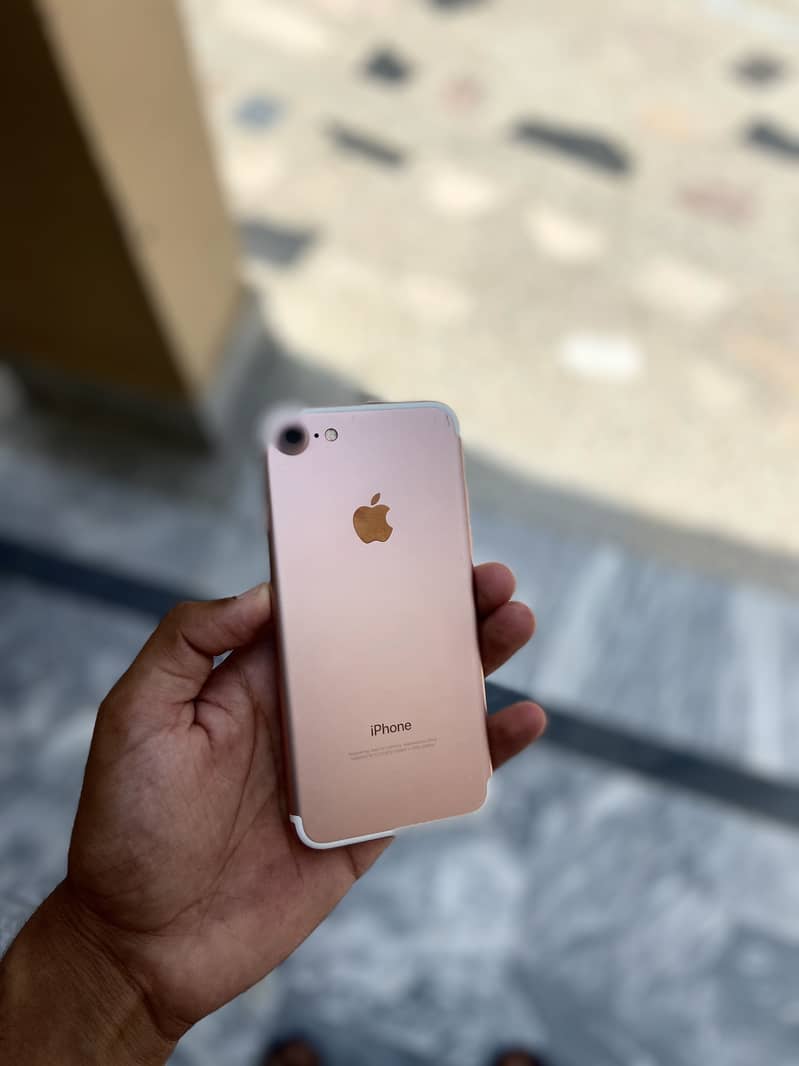 Apple iPhone 7 2