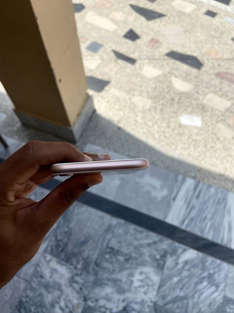 Apple iPhone 7 4