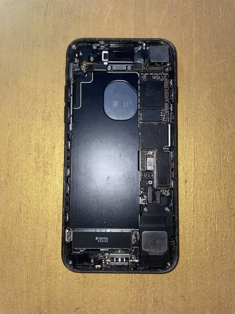 Apple iPhone 7 0